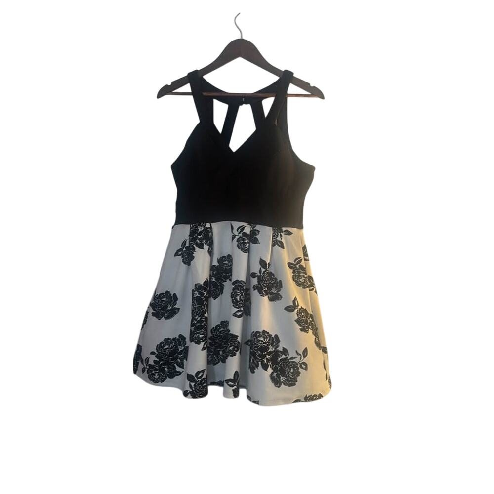 Women's Crystal Doll Black and White Dress Size L